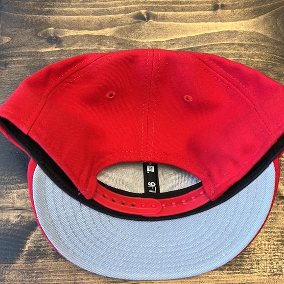 New era reds SnapBack cap - Picture 3 of 5